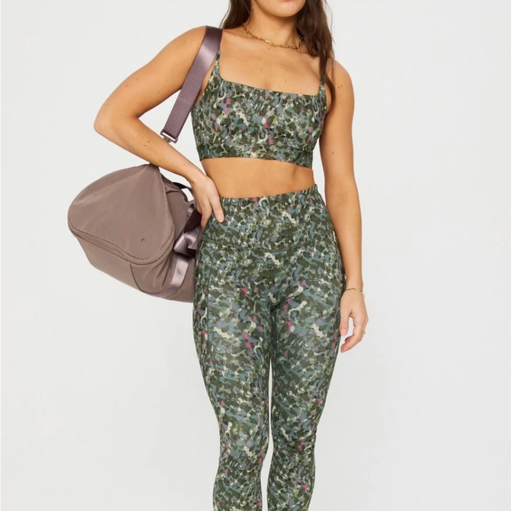 MATCHING SET: Fabletics Anywhere Motion365 Leggings w/ matching sports bra